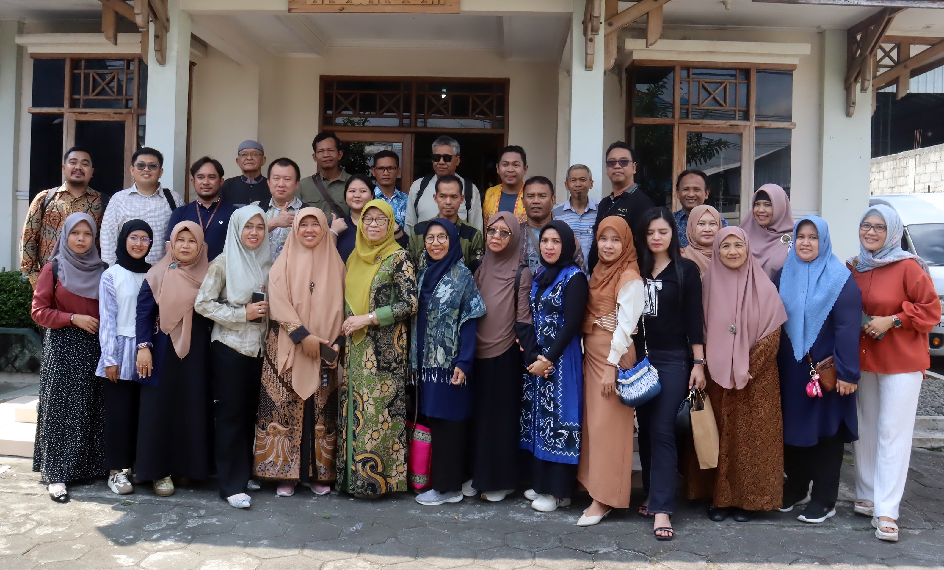 Small and Medium Enterprises (SMEs) from Banjarmasin, South Kalimantan Visit Apikri to Learn Successful Story 