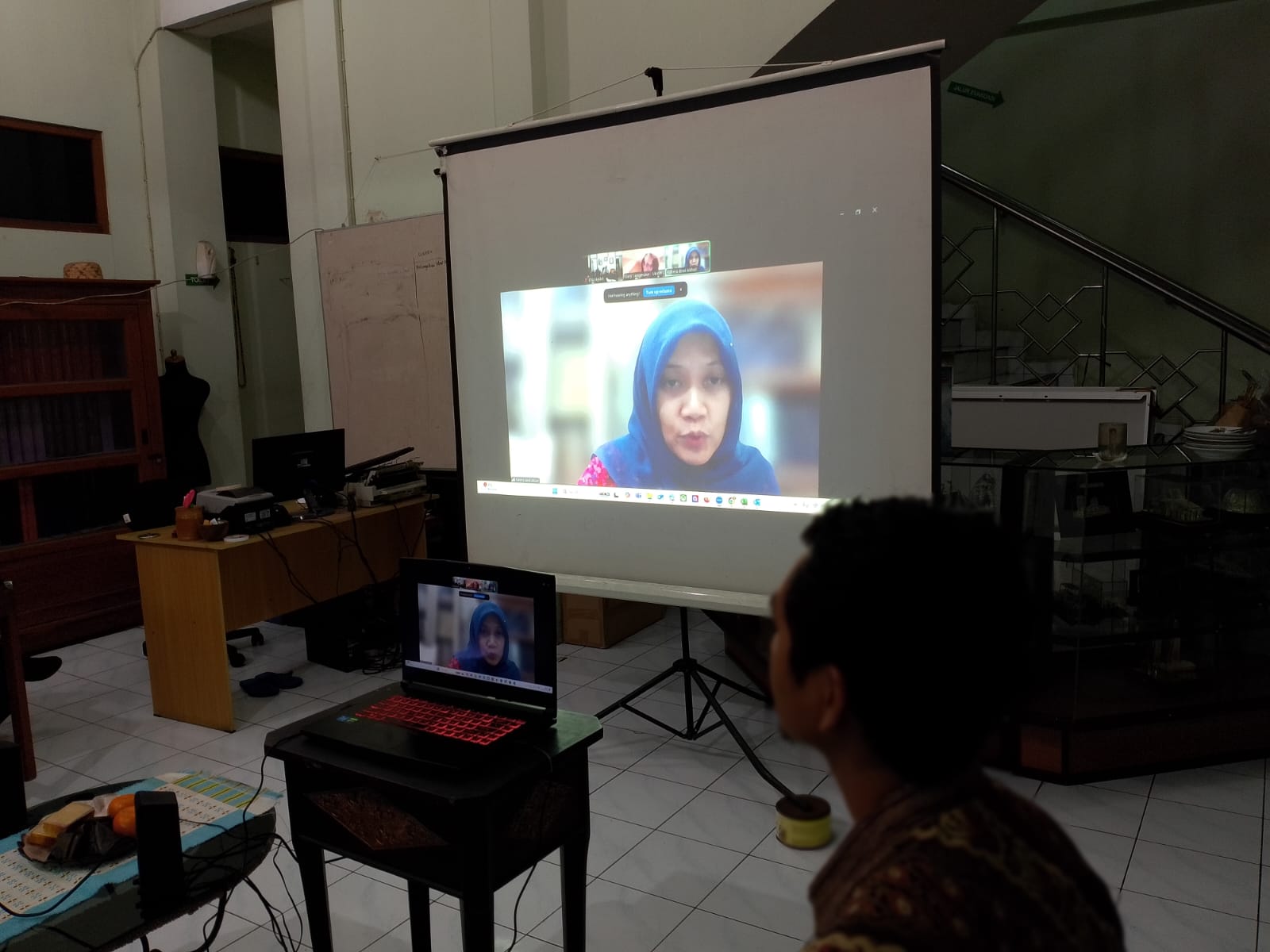 Apikri Holds Zoom Meeting with U.S. Buyer to Align Order and its Problems 