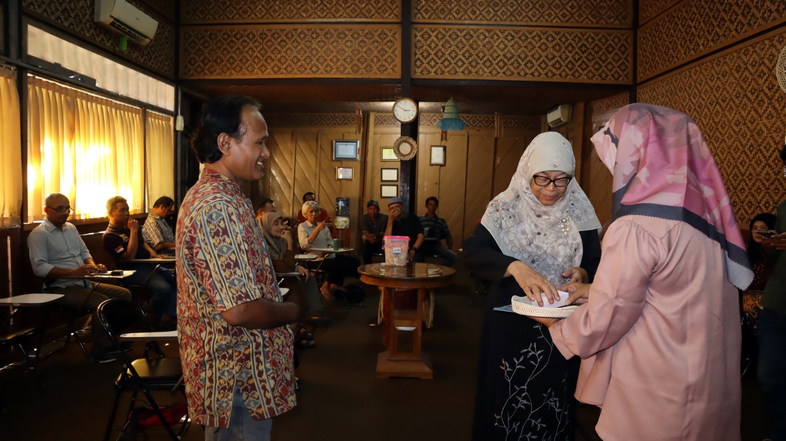 Ngabadi Retires After 35 Years Working at Apikri