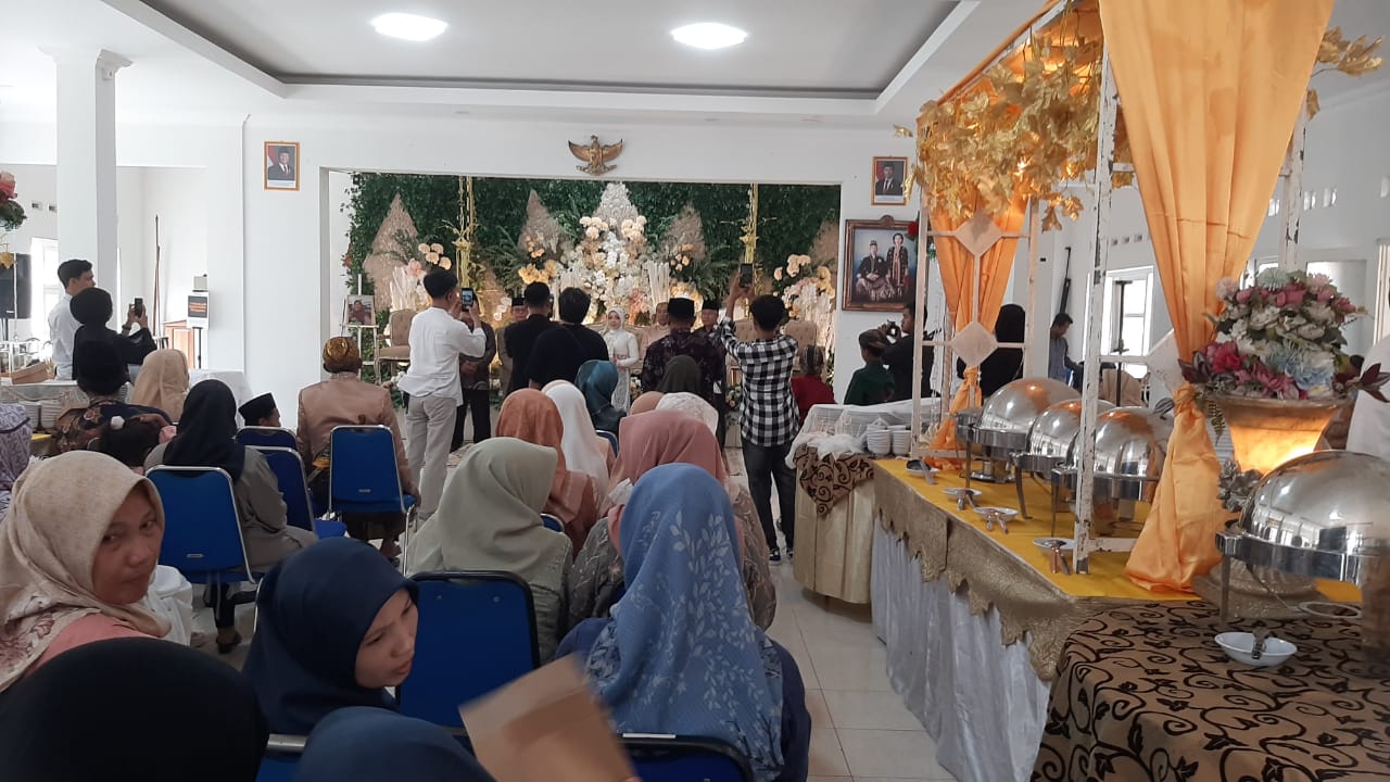 The big family of Apikri Attended the Wedding of One of its Members 