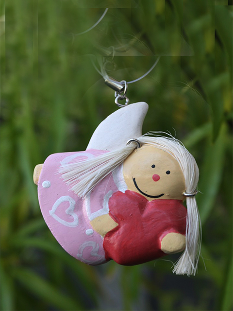 angel-with-heart-at-the-right-side