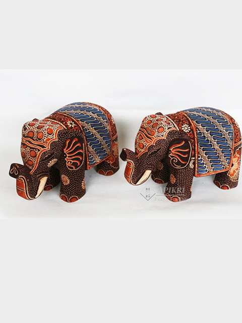 batik-wood-elephant-head-straight-ahead-dark-brown